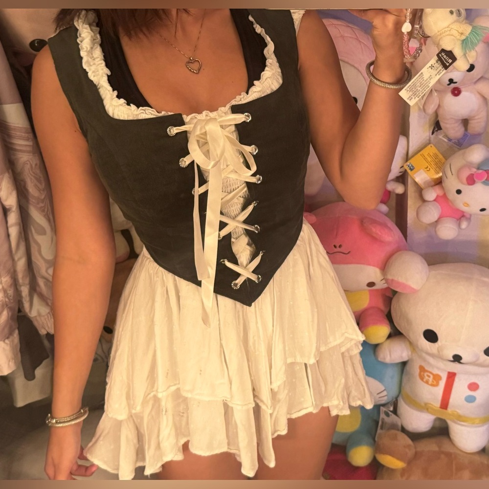 Et clet Black & cream lace up corset top with a touch of grunge charm